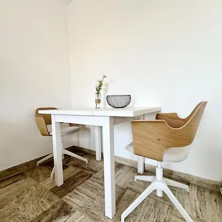 Le Mistral : Apt 2 Prs, 3 Min Mer, Centre-ville Appartement Antibes